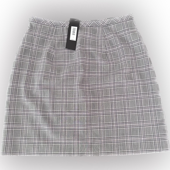 Banana Republic Plaid Mini Skirt - Picture 5 of 7